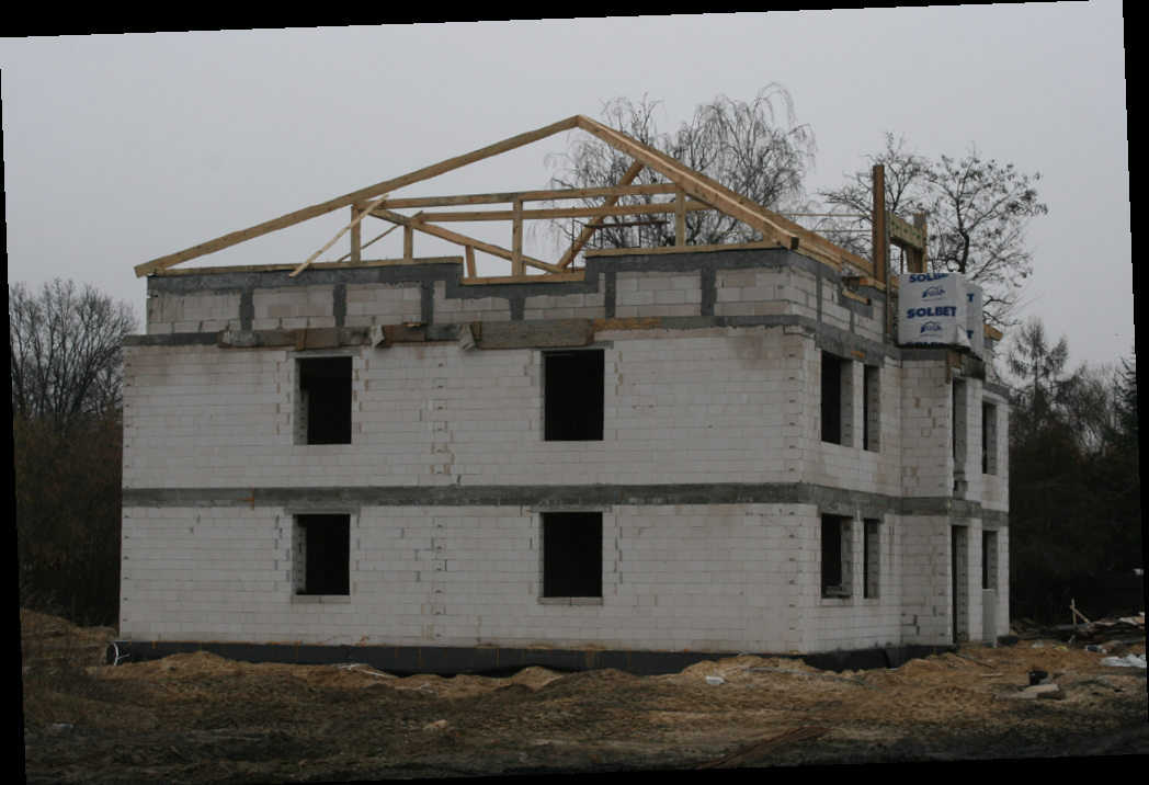 Ekipy budowlane z firmy NOR-BUD zamontowały już więźbę dachową budynku komunalnego przy ul. Nadwarciańskiej. 